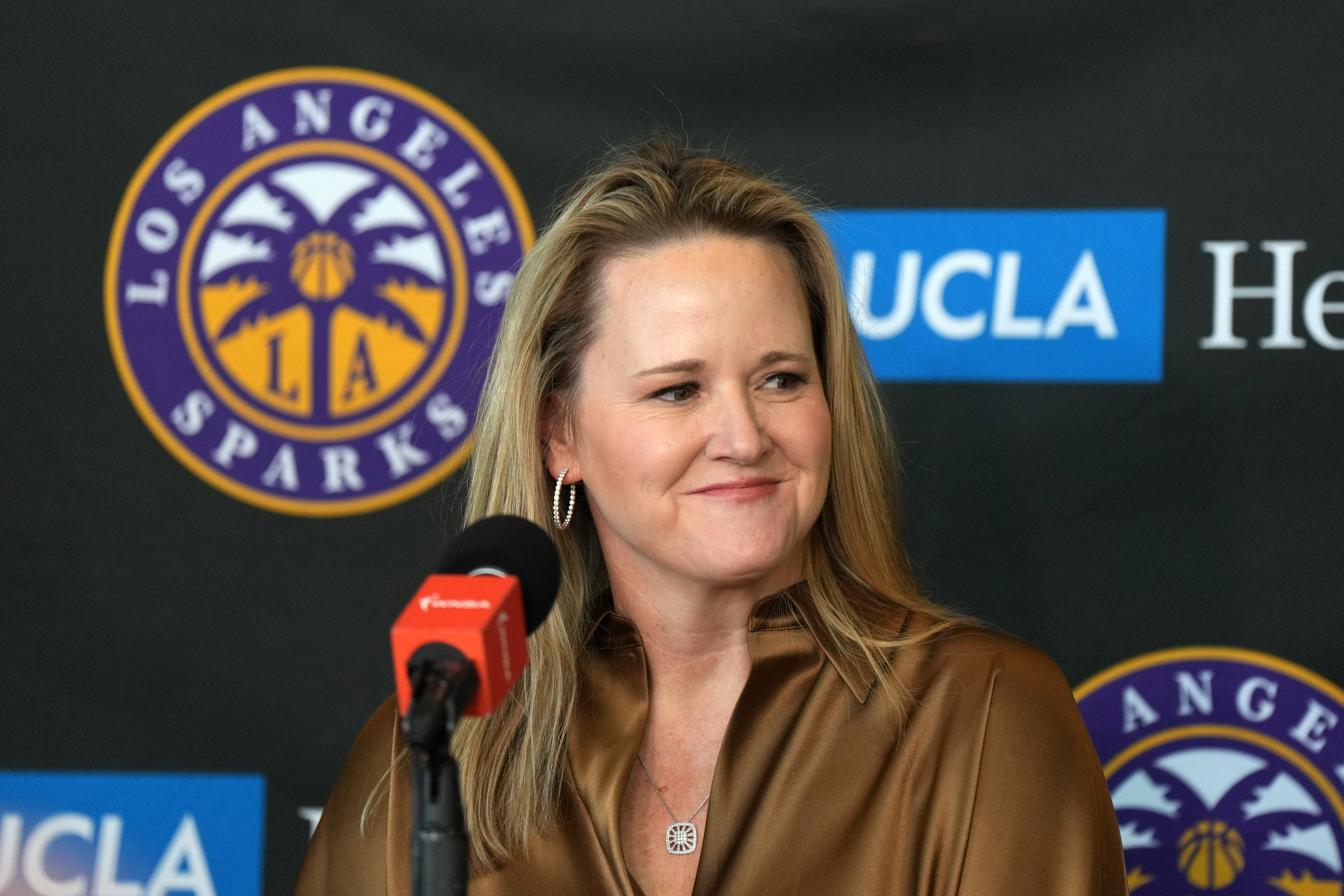 待他们在接 待他们在接